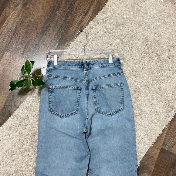 Urban Outfitters BDG Size 24 Light Wash Distressed High Rise Mom Jeans - Picture 5 of 7